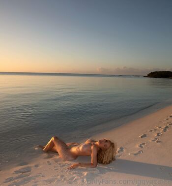 Iggy Azale / iggyazalea / thenewclassic nude photo #31