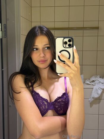 Mia / iits.mia nude photo #2