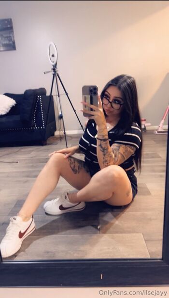 ilse / ilsejayy / mamasilse / illmindsz nude photo #5