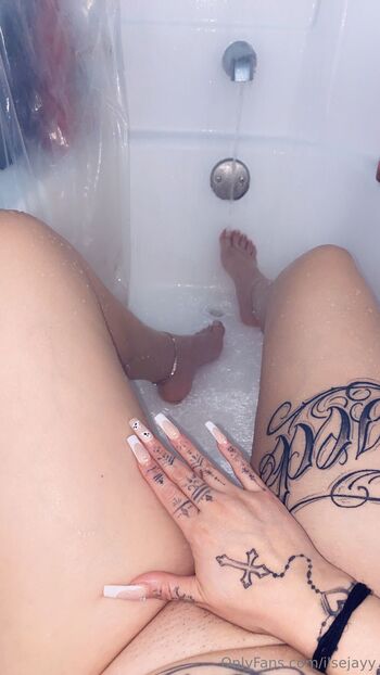 ilse / ilsejayy / mamasilse / illmindsz nude photo #8