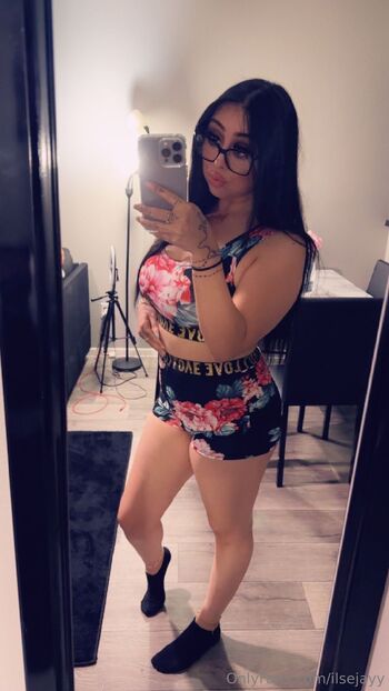 ilse / ilsejayy / mamasilse / illmindsz nude photo #17