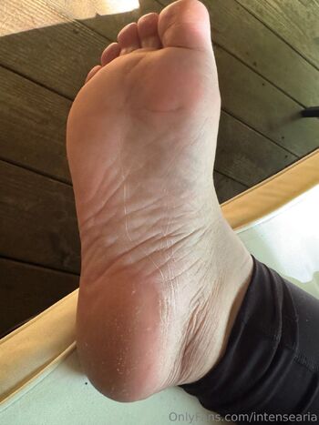 Ari / intensearia nude photo #2