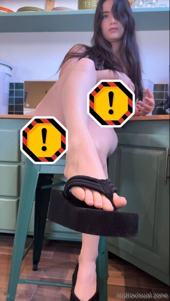 OnlyMari / inusualmariavip / immariariveiro nude photo #3