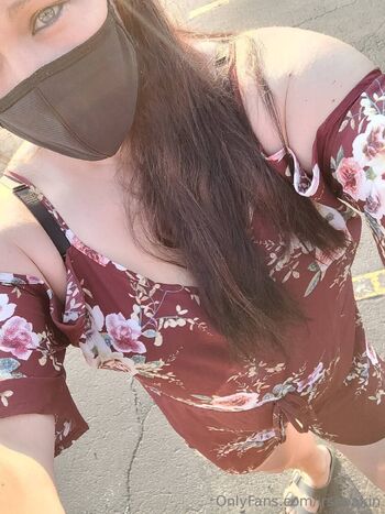 Irsneaki / irsneakin nude photo #4