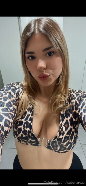 Isa / isabellardzz nude photo #1