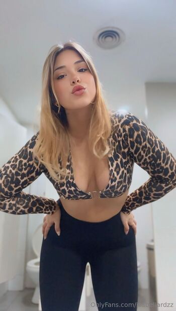 Isa / isabellardzz nude photo #26