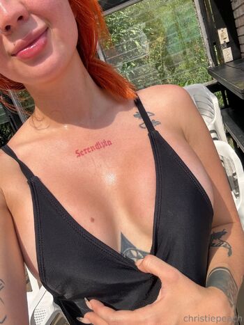 Isa / isaredheadd nude photo #7