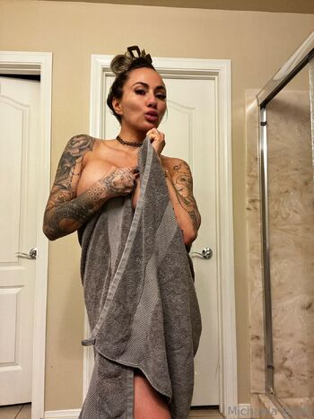 MICHAELA ISIZZ / isizzu nude photo #6