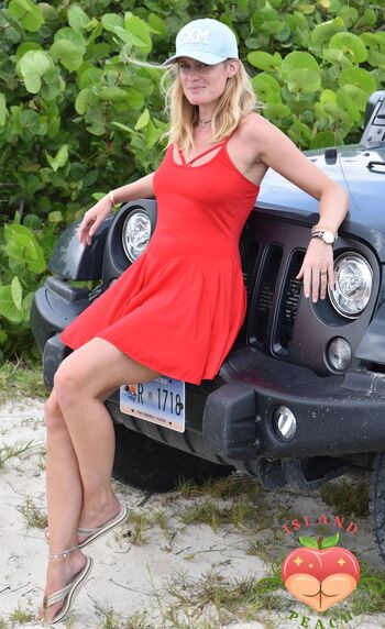 Peache / island-peach nude photo #2