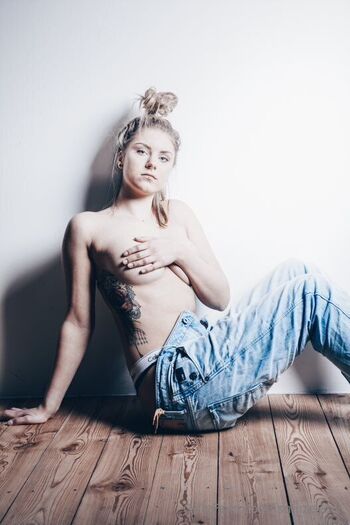 is.mir.relati / ismirrelativ nude photo #9