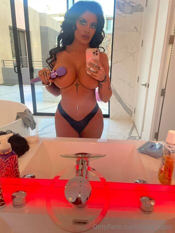 toochi kas / italia_kash nude photo #28