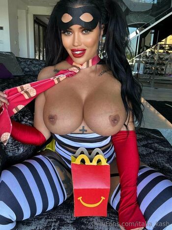 toochi kas / italia_kash nude photo #37