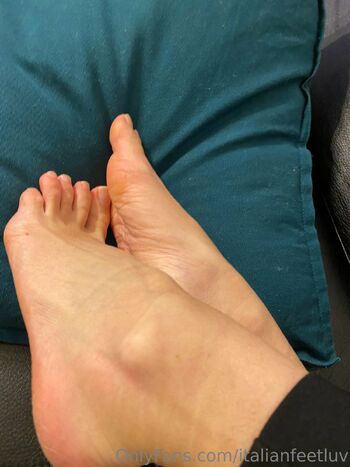 ItalianFeetLu / italianfeetluv / italianfeetlov2 nude photo #14
