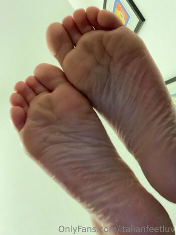 ItalianFeetLu / italianfeetluv / italianfeetlov2 nude photo #29