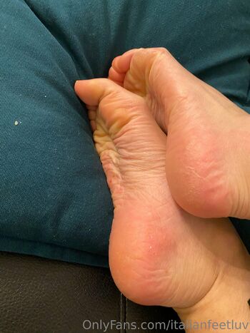 ItalianFeetLu / italianfeetluv / italianfeetlov2 nude photo #33