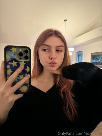 dev / its.devon nude photo #10