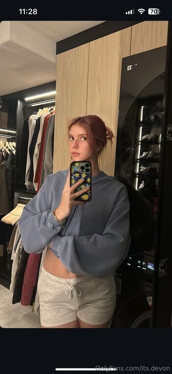 dev / its.devon nude photo #21