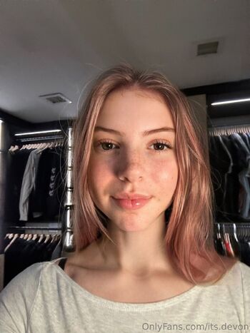 dev / its.devon nude photo #22
