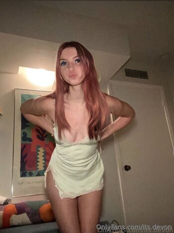 dev / its.devon nude photo #25