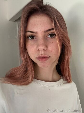 dev / its.devon nude photo #34