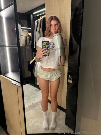 dev / its.devon nude photo #36