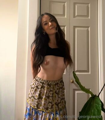Its.georgi / its.georgiawest1 nude photo #14