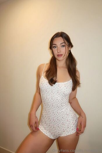 Nina / its.ninamars nude photo #7