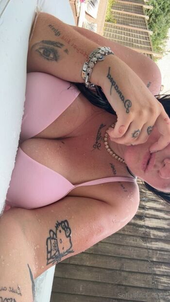 Sofia Black / its.sofiablack nude photo #11