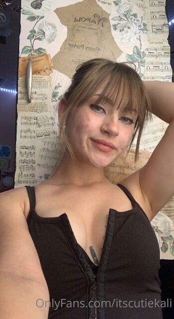 Kali 18yo Petit / itscutiekali nude photo #1