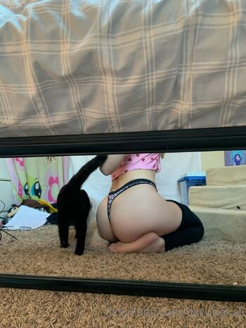 Kali 18yo Petit / itscutiekali nude photo #5