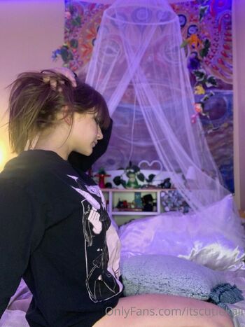 Kali 18yo Petit / itscutiekali nude photo #13