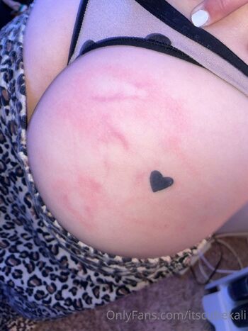 Kali 18yo Petit / itscutiekali nude photo #17