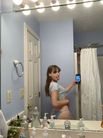 Kali 18yo Petit / itscutiekali nude photo #23