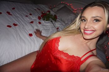 Holly Da / itshollyday nude photo #9