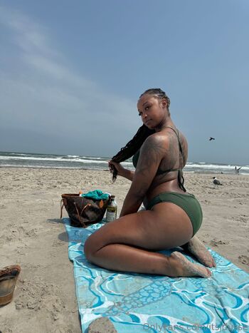 J Duss / itsjdusse nude photo #10