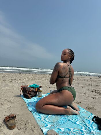 J Duss / itsjdusse nude photo #11