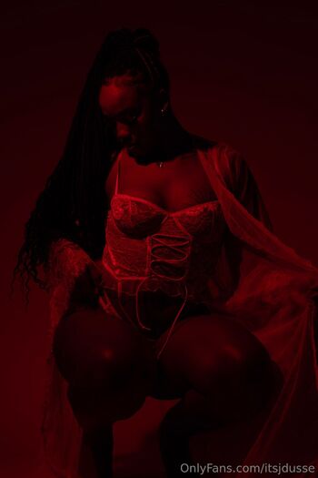 J Duss / itsjdusse nude photo #13