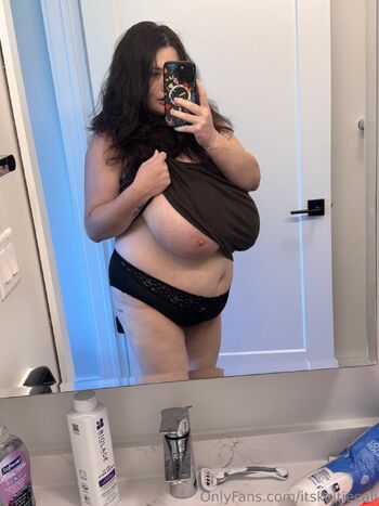 Kaitly / itskaitiecali nude photo #32