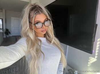 Willow Clar / itskateholland nude photo #2