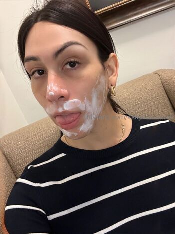 Kyli / itskyliemonroe nude photo #4