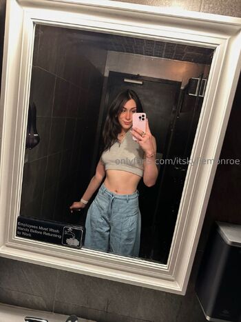 Kyli / itskyliemonroe nude photo #5