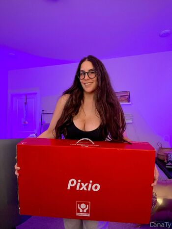 Lana T / itslanaty nude photo #22