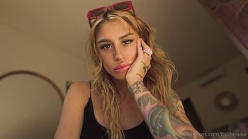 Lili / itslilierose nude photo #35