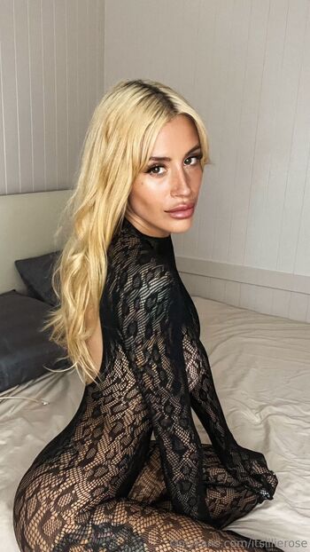 Lili / itslilierose nude photo #39