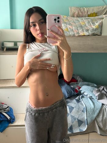 Lilly / itslillyth nude photo #15