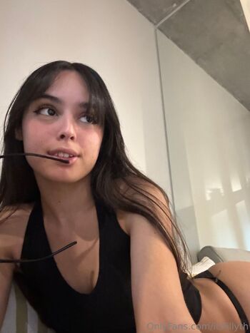 Lilly / itslillyth nude photo #39