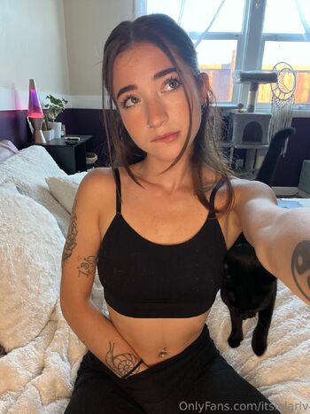 Lola River / itslolariv nude photo #18