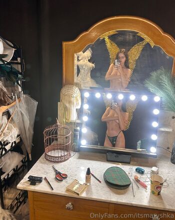 Mariș / itsmaryshka nude photo #11