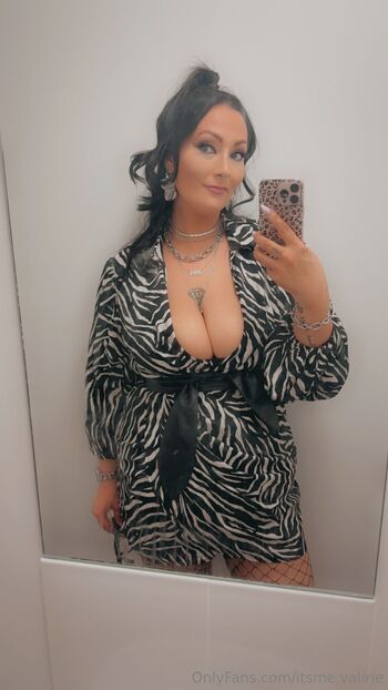 Valiri / itsme.valirie nude photo #2