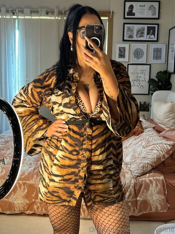 Valiri / itsme.valirie nude photo #4